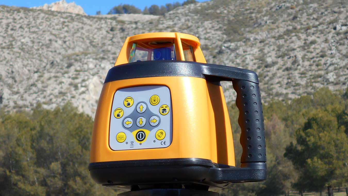 Nivel láser autonivelante FRE301 - trabajando en campo